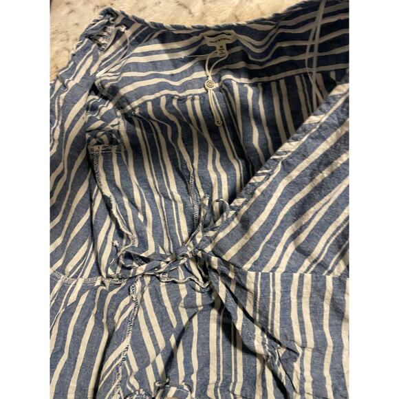 Max Studio short sleeve blue and white striped wrap top size medium NWT - Picture 6 of 8